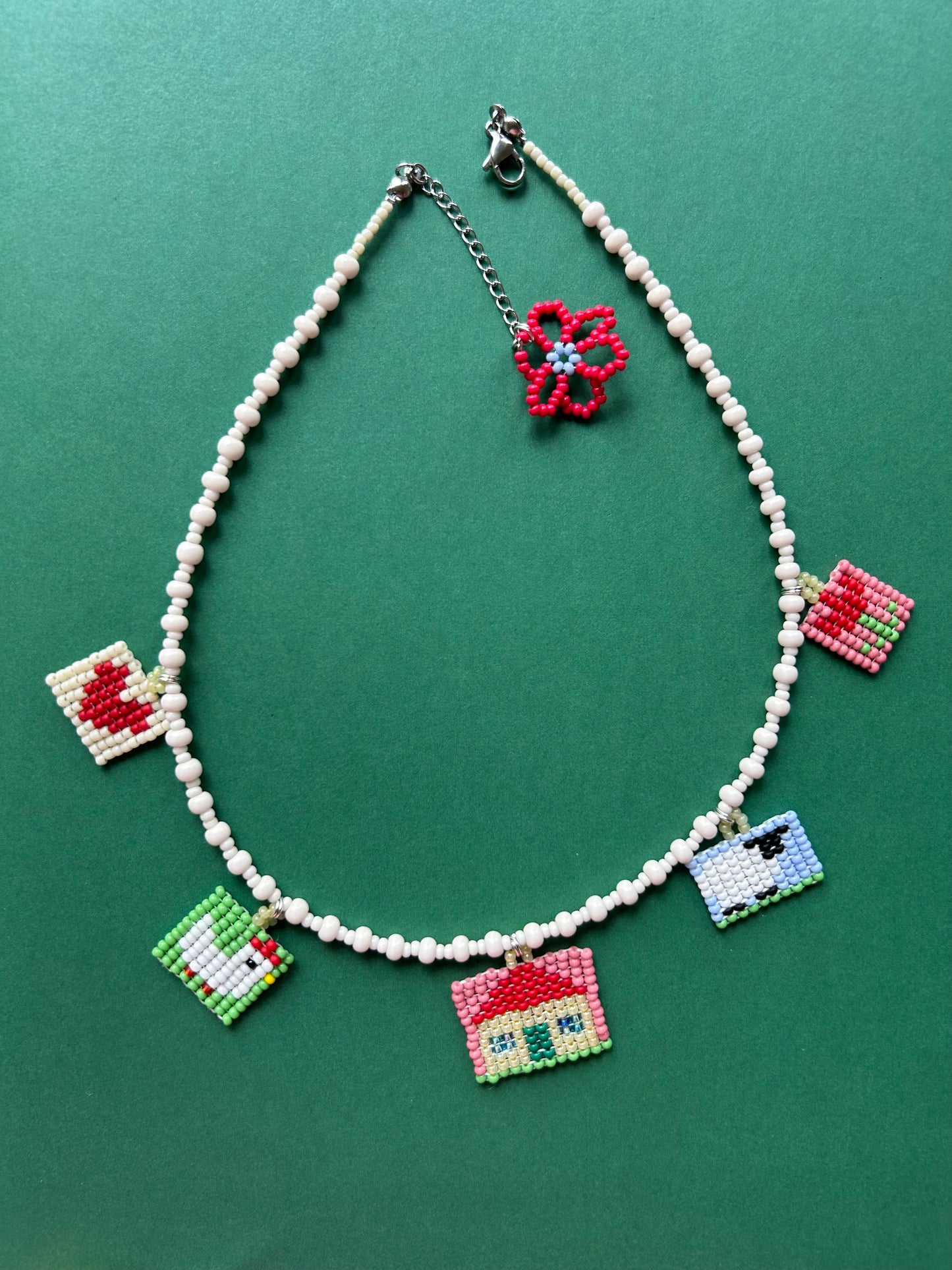 Necklace with a hause
