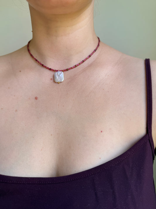 Beaded necklace with a pearl